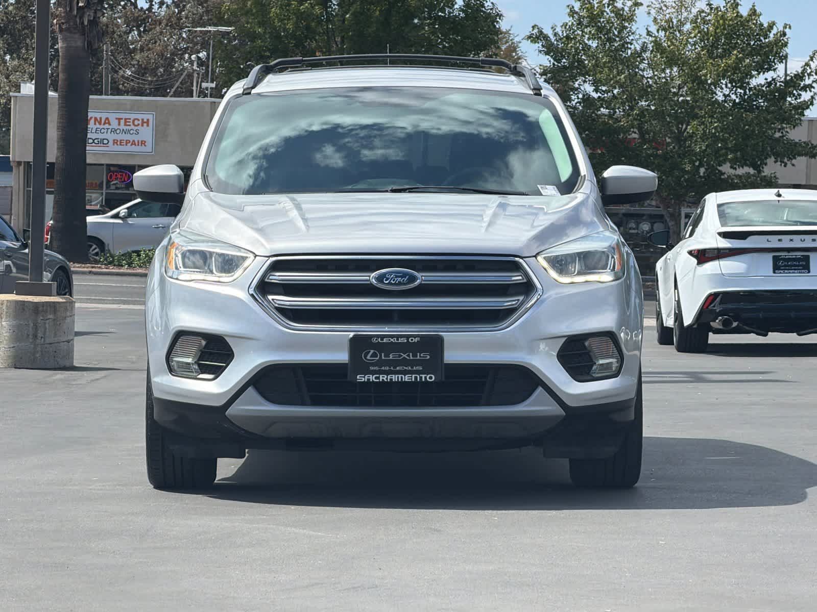 Used 2017 Ford Escape SE w/ Equipment Group 201A FWD image 9