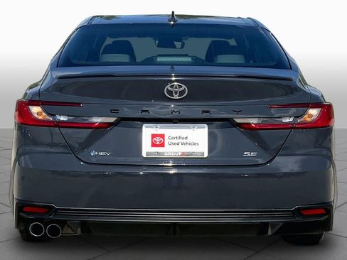 Used 2025 Toyota Camry SE FWD image 5
