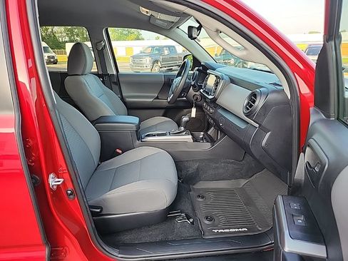Used 2022 Toyota Tacoma SR5 AWD/4WD image 36