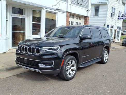 Used 2022 Jeep Wagoneer Series II AWD/4WD image 2
