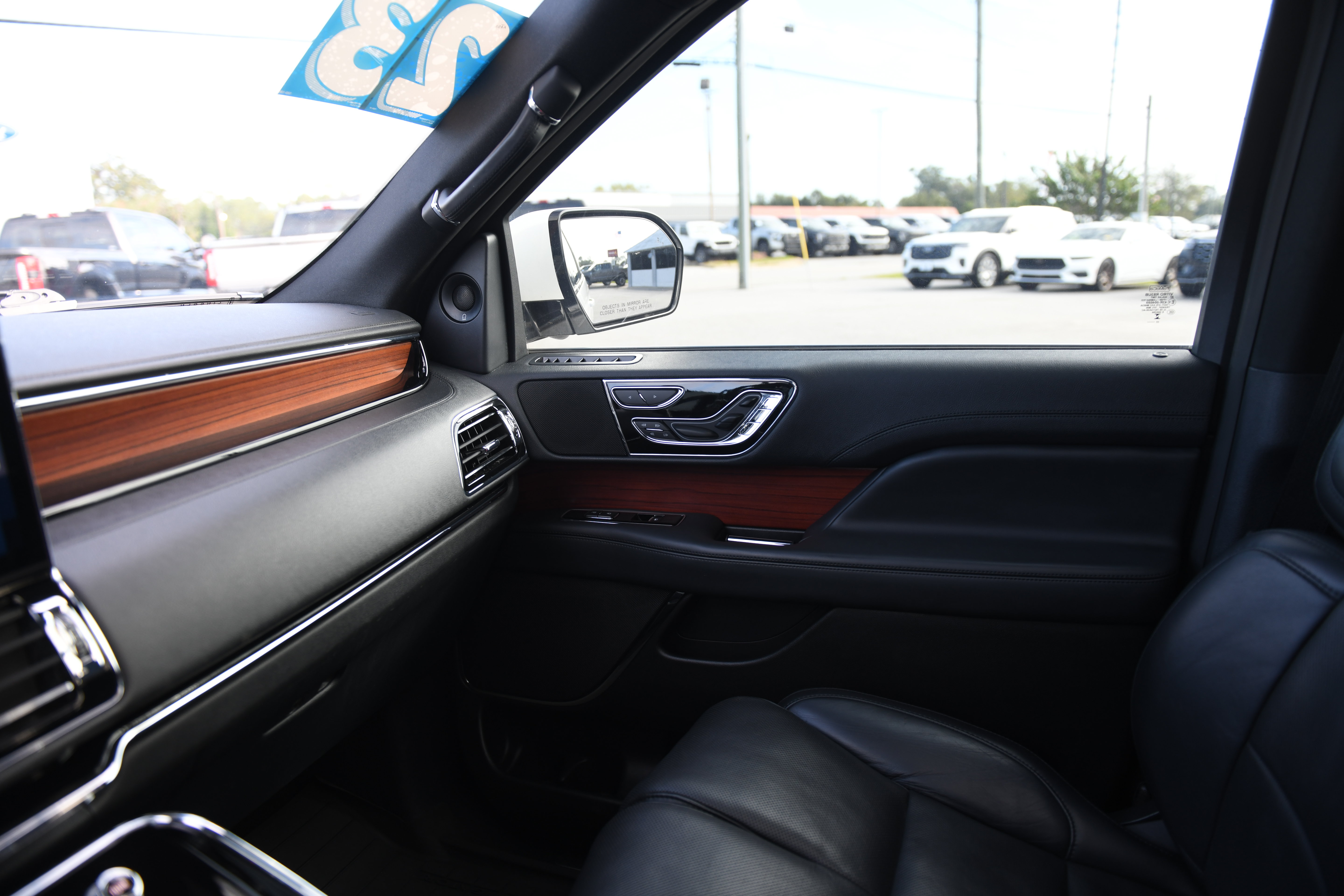 Used 2023 Lincoln Navigator Reserve w/ Monochromatic Package RWD image 36