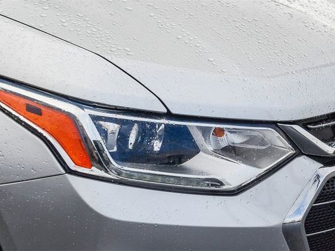 Used 2018 Chevrolet Traverse LT image 11