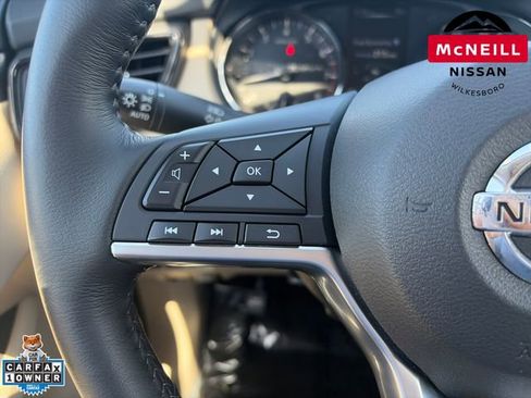 Used 2017 Nissan Rogue SV w/ SV Premium Package AWD/4WD image 27