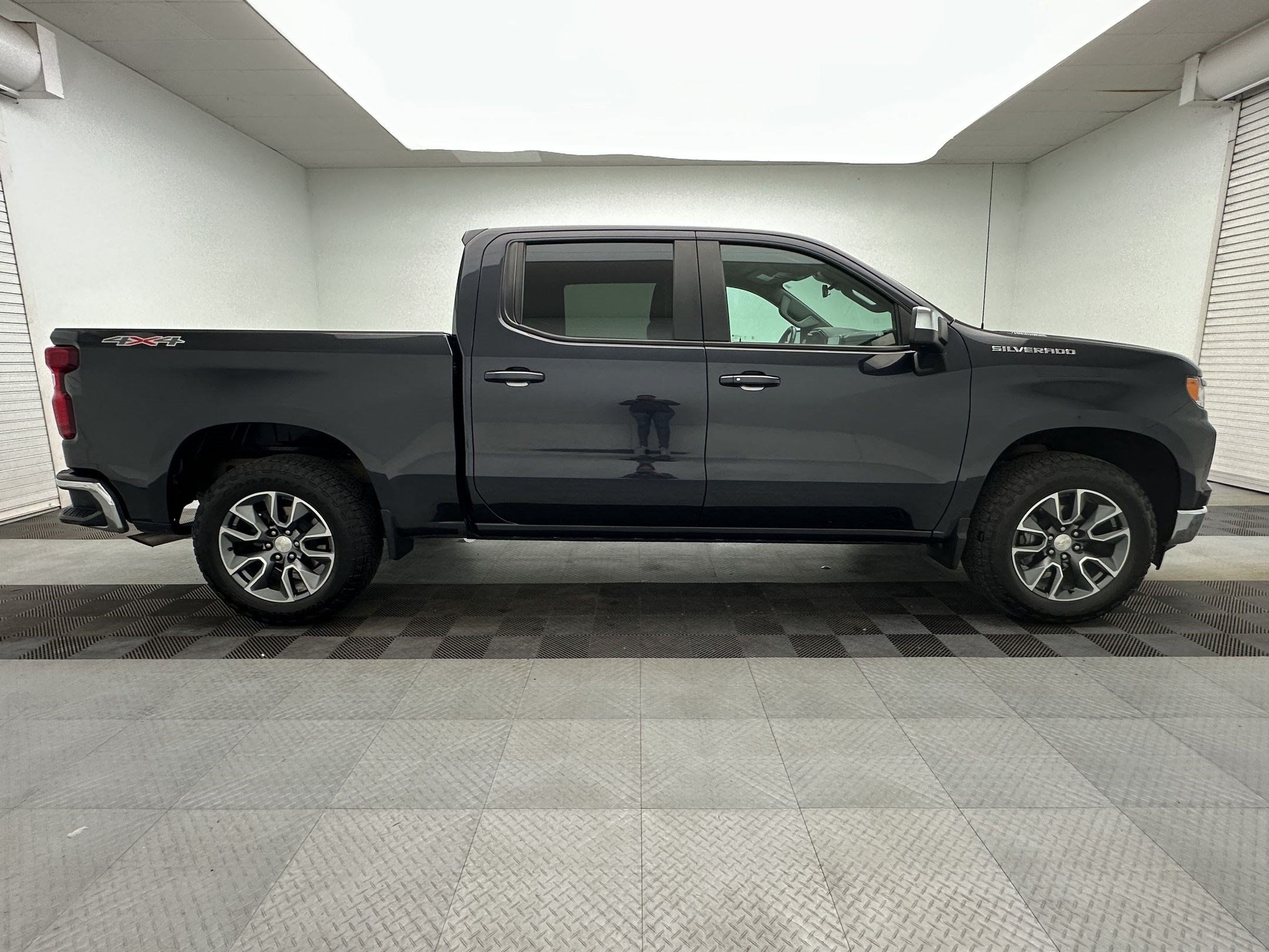 Certified 2024 Chevrolet Silverado 1500 LT AWD/4WD image 8