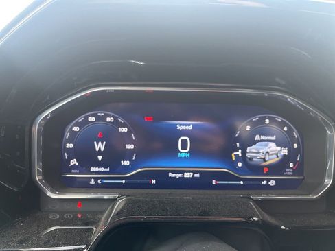 Used 2024 Chevrolet Silverado 1500 LT AWD/4WD image 7