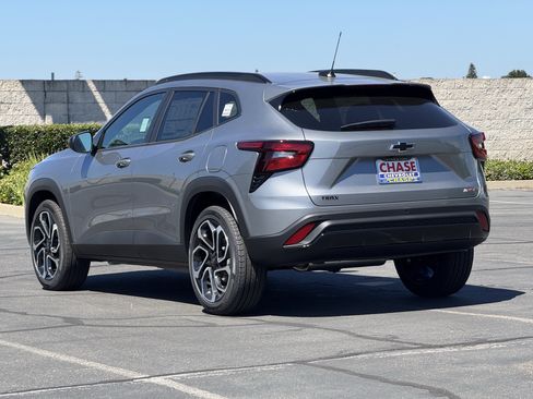 New 2026 Chevrolet Trax RS w/ Sunroof Package FWD image 5