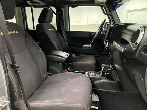 Used 2013 Jeep Wrangler Unlimited Sahara w/ Connectivity Group AWD/4WD image 14