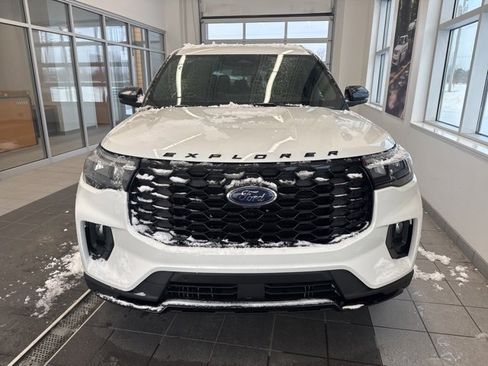 Used 2025 Ford Explorer ST-Line w/ ST-Line Street Pack image 2