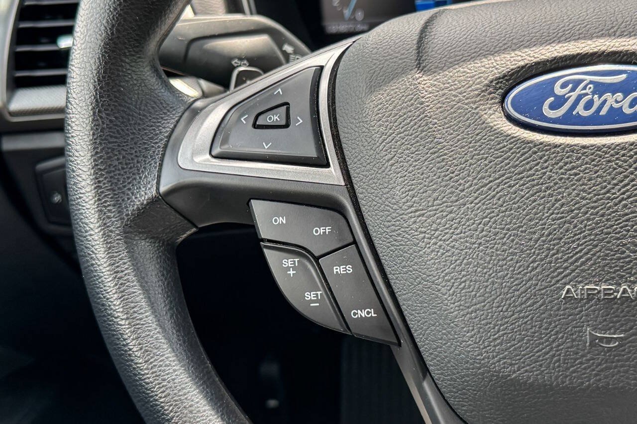 Used 2018 Ford Fusion SE w/ Fusion SE Technology Package FWD image 24