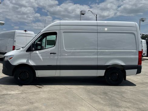 Used 2025 Mercedes-Benz Sprinter 2500 image 13