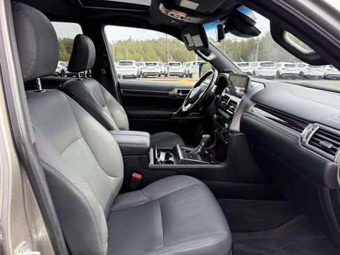 Used 2023 Lexus GX 460 Premium w/ Premium Package image 14