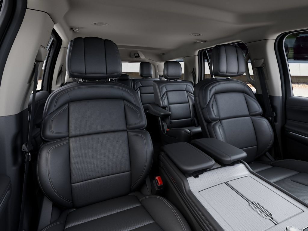 New 2027 Lincoln Navigator Premiere AWD/4WD image 10