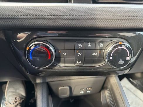 Used 2024 Chevrolet TrailBlazer LT FWD image 22