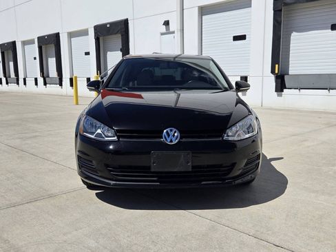 Used 2017 Volkswagen Golf S FWD image 2