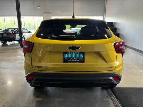 Used 2025 Chevrolet Trax RS w/ Sunroof Package FWD image 6