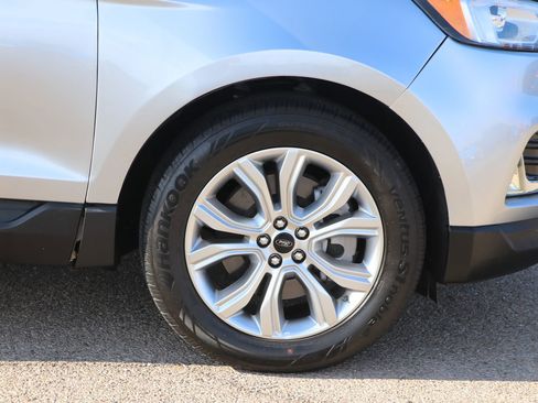 Used 2024 Ford Edge Titanium image 9