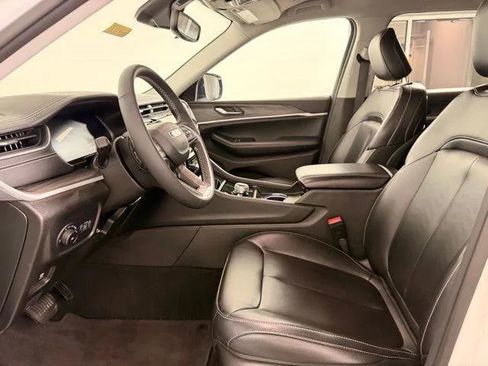 Certified 2024 Jeep Grand Cherokee L Limited AWD/4WD image 17