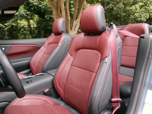 Used 2025 Ford Mustang GT Premium RWD image 16