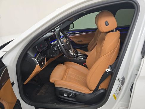Used 2023 BMW 530i w/ Convenience Package RWD image 4