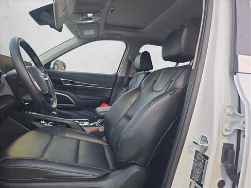 Used 2025 Kia Telluride S image 16