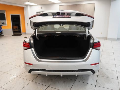 Used 2021 Nissan Sentra SV w/ Trunk Package image 9