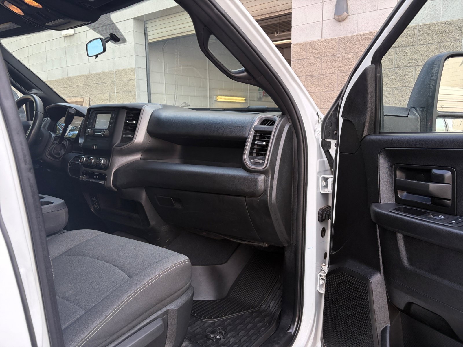 Used 2024 RAM 3500 Tradesman w/ Chrome Appearance Group AWD/4WD image 27