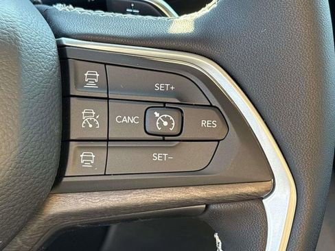 New 2025 Jeep Grand Cherokee L Limited w/ Luxury Tech Group II AWD/4WD image 30