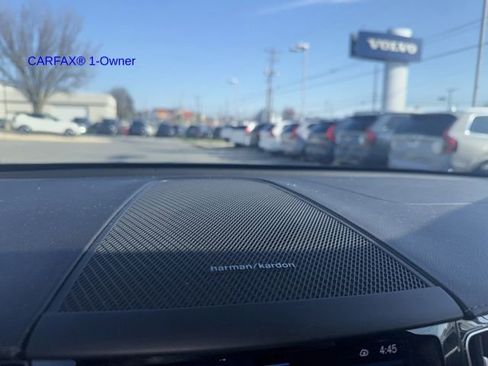 Used 2023 Volvo XC60 B5 Ultimate w/ Climate Package image 19