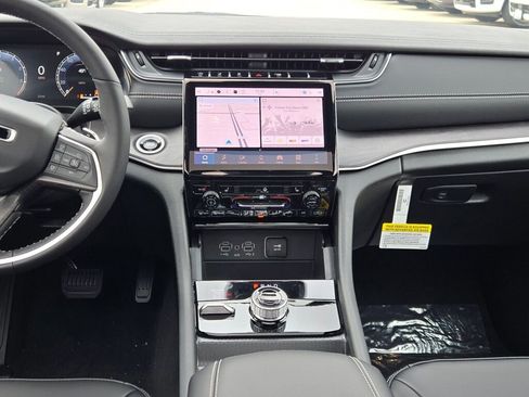 New 2025 Jeep Grand Cherokee Limited w/ Black Appearance Package image 21