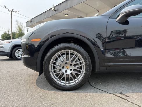 Used 2016 Porsche Cayenne S AWD/4WD image 2
