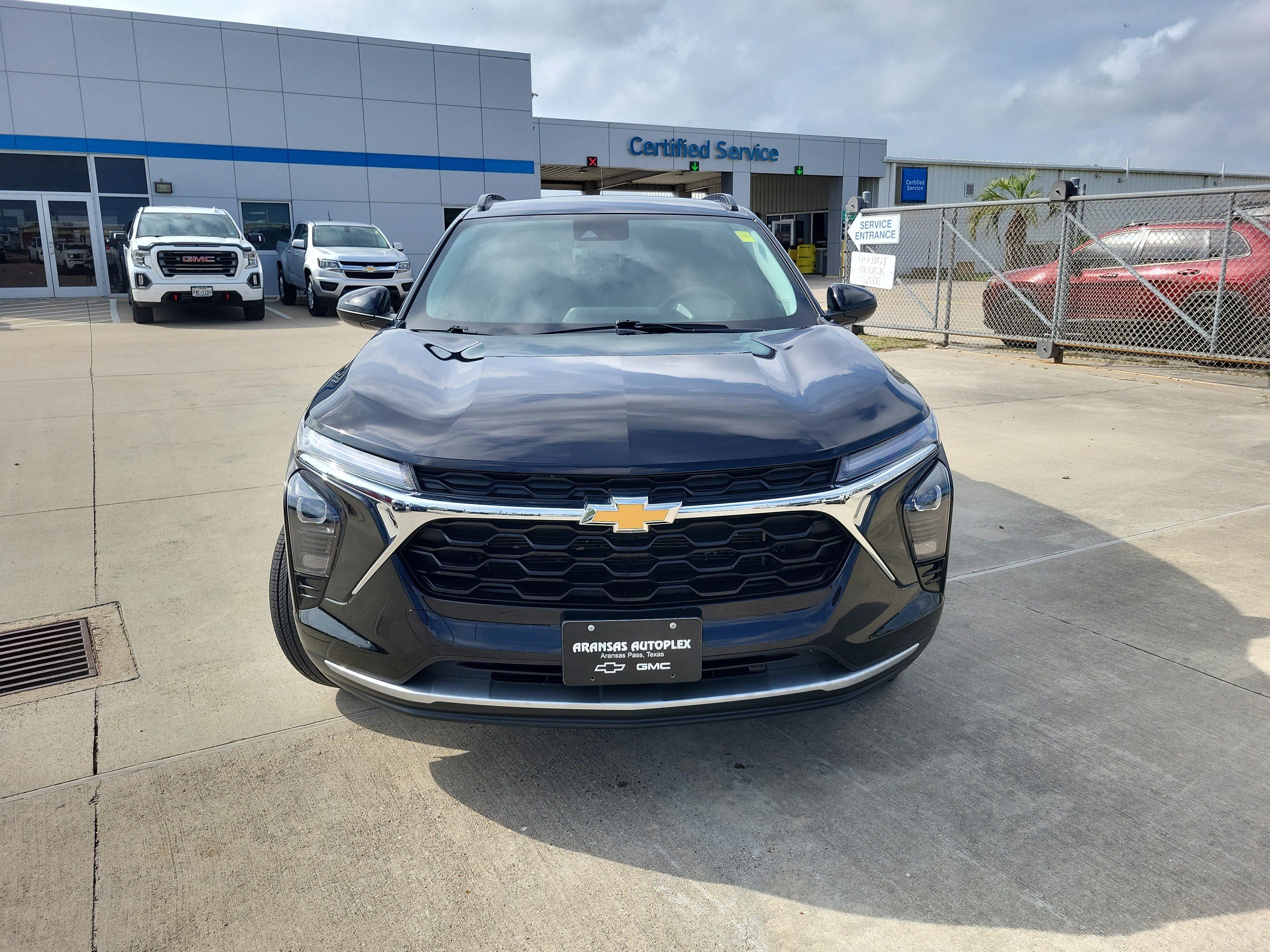 Used 2026 Chevrolet Trax LT w/ Driver Confidence Package FWD image 2
