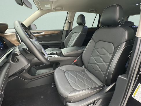 Used 2025 Volkswagen Atlas SE AWD/4WD image 14