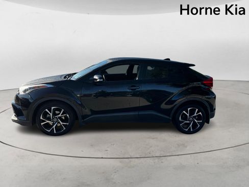 Used 2018 Toyota C-HR XLE image 5