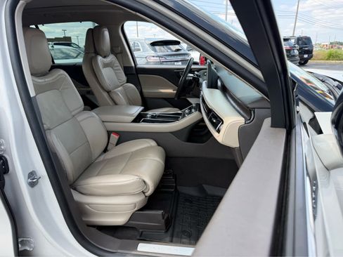 Used 2023 Lincoln Aviator Reserve w/ Equipment Group 201A AWD/4WD image 25