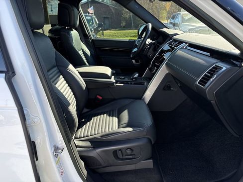 Used 2023 Land Rover Discovery S R-Dynamic image 28