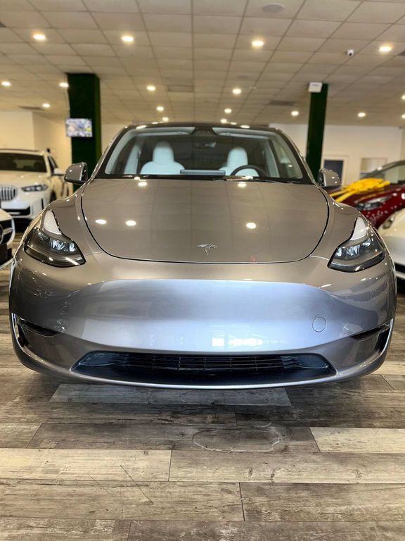 Used 2025 Tesla Model Y Long Range AWD/4WD image 2