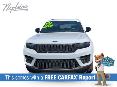 Used 2023 Jeep Grand Cherokee Altitude AWD/4WD image 2