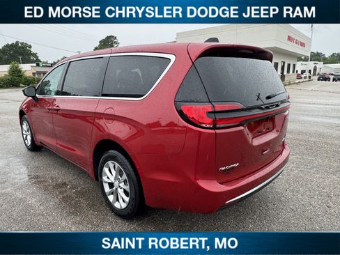 New 2027 Chrysler Pacifica Select AWD/4WD image 5