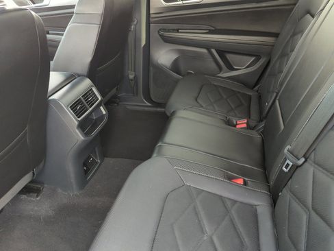 Certified 2024 Volkswagen Atlas Cross Sport SE image 17