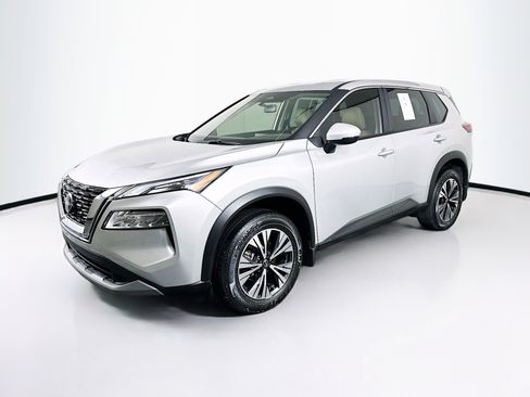 Used 2023 Nissan Rogue SV image 3