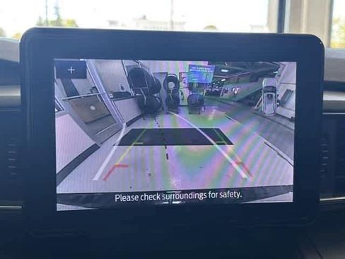 Used 2022 Ford Explorer XLT w/ Equipment Group 202A image 26