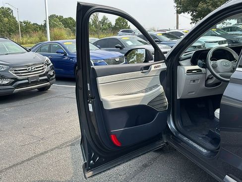 Used 2024 Hyundai Palisade Calligraphy image 11