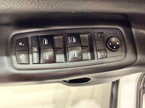 Used 2019 Jeep Grand Cherokee Limited w/ Luxury Group II image 33