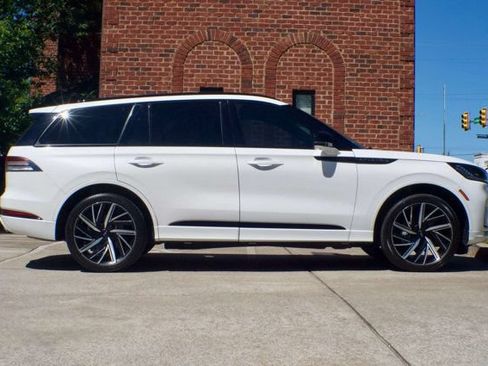 Used 2025 Lincoln Aviator Black Label w/ Jet Appearance Package AWD/4WD image 4