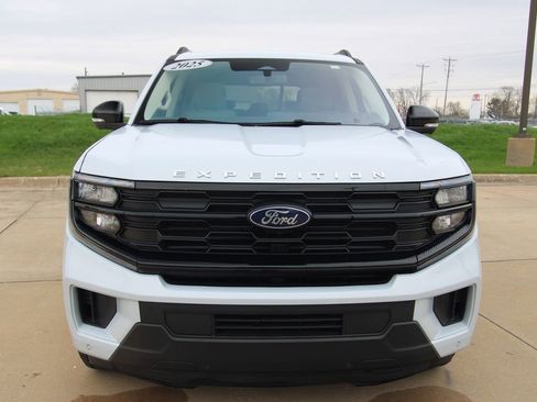 Used 2025 Ford Expedition Active image 2
