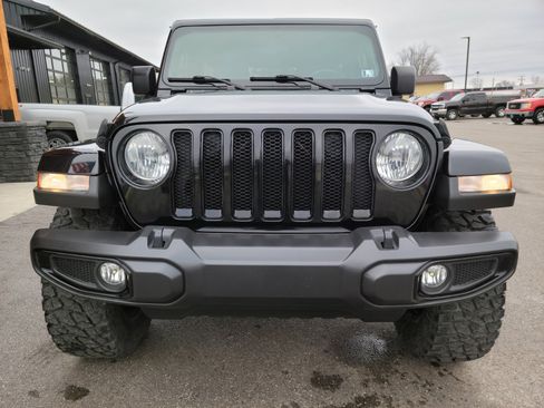 Used 2021 Jeep Wrangler Unlimited Sahara image 2