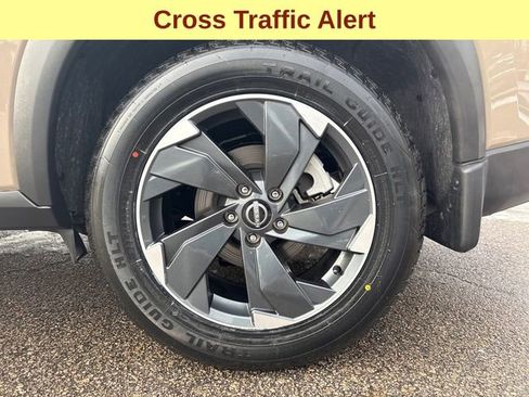 Used 2024 Nissan Rogue SV image 9