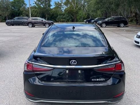 Used 2020 Lexus ES 300h w/ Premium Package image 3