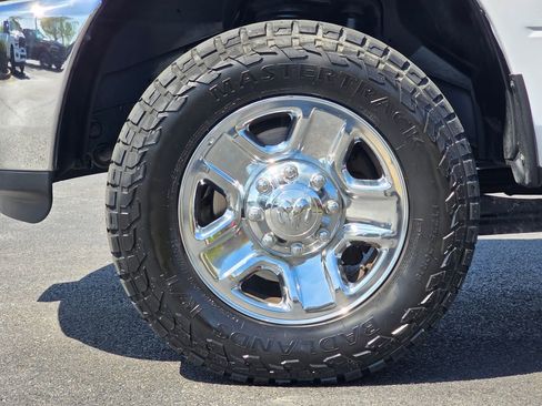 Used 2018 RAM 2500 Tradesman w/ Chrome Appearance Group image 9