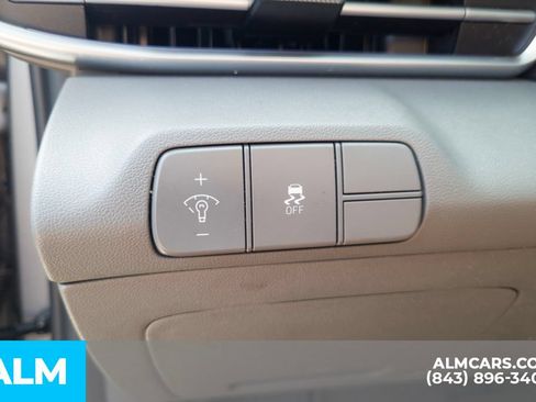 Used 2025 Hyundai Elantra SEL FWD image 17
